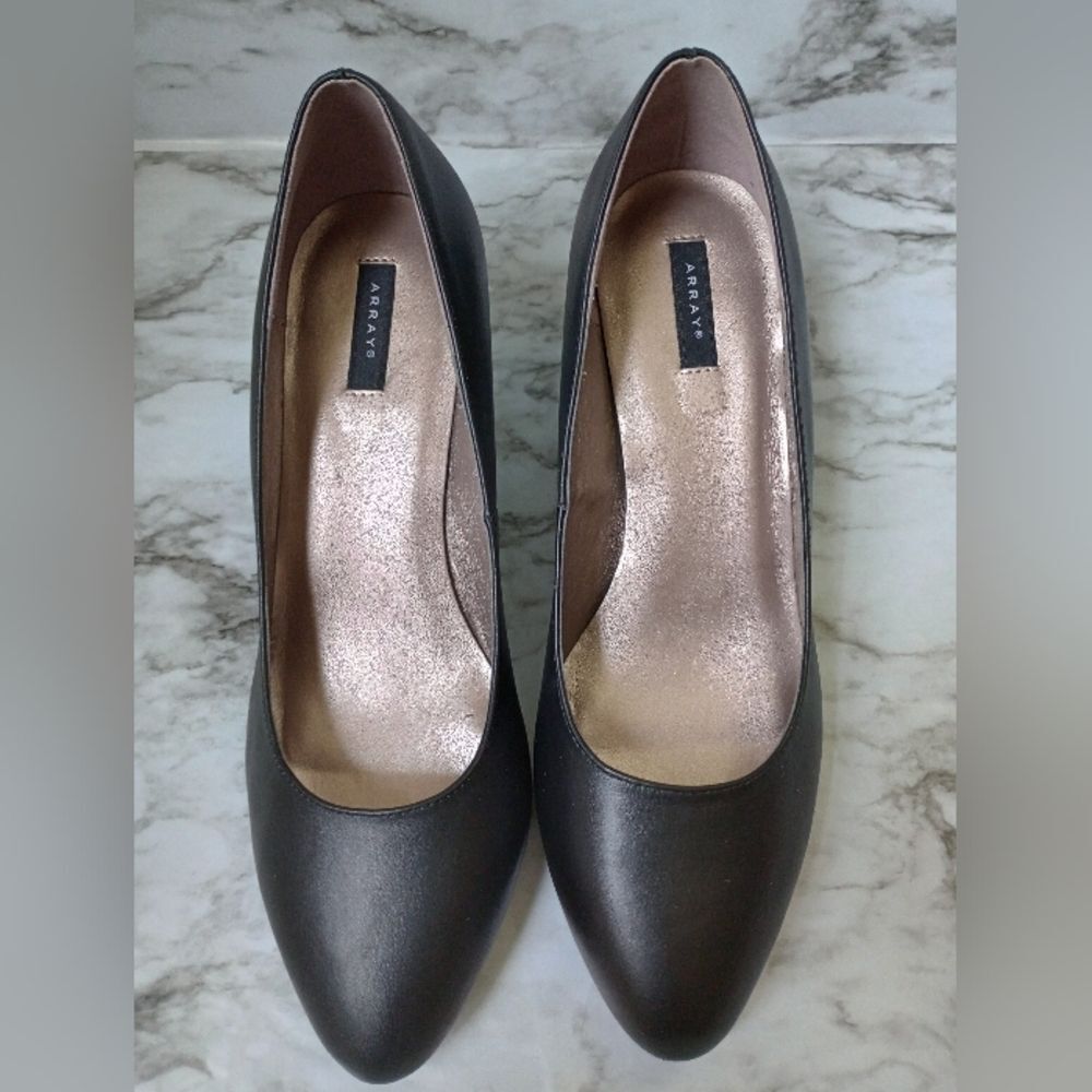 Array Black Leather Pumps Size 9.5 M